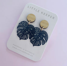 Load image into Gallery viewer, Metal Monstera Earrings