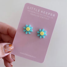 Load image into Gallery viewer, Daisy Studs
